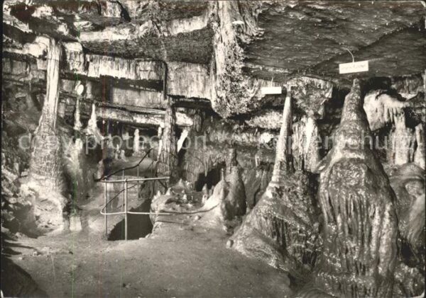 Hoehlen Caves Grottes Erdmannshöhle Hasel Fürstengruft