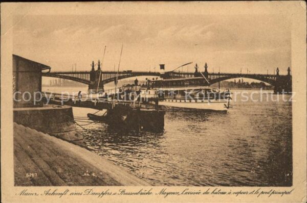 Mainz Rhein Dampferankunft Strassenbrücke