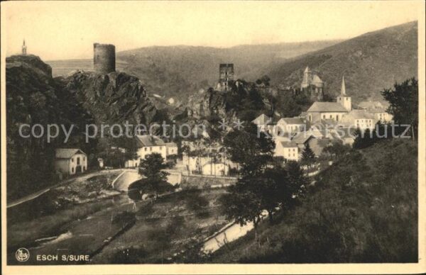 Esch-sur-Sure Vue partielle et les ruines Chateau