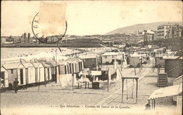 San Sebastian  Pais Vasco ES Casetas de banos en la Concha