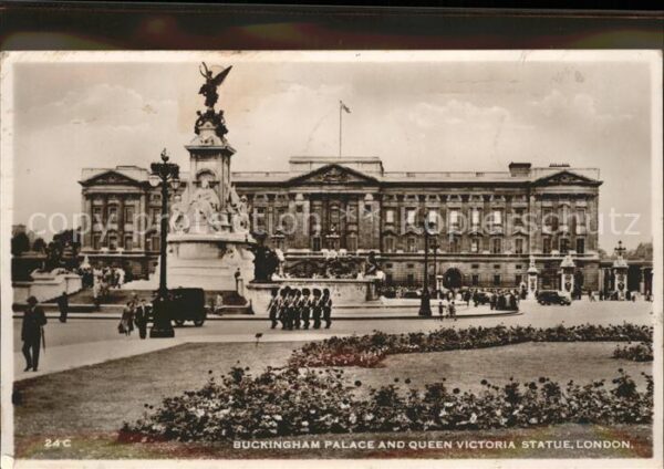London Buckingham Palace and Queen Victoria St