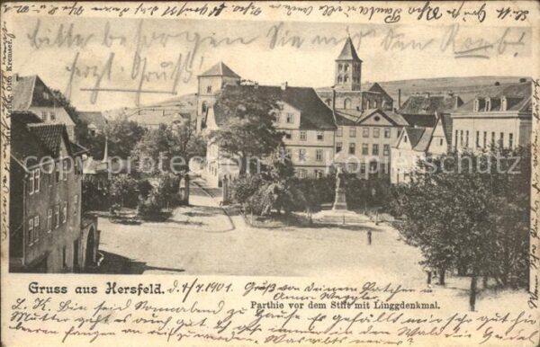 Bad Hersfeld Partie vor dem Stift mit Linggdenkmal