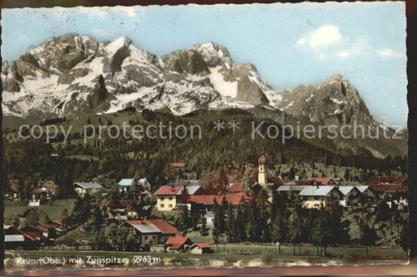 Kruen Ortsansicht mit Kirche und Zugspitze