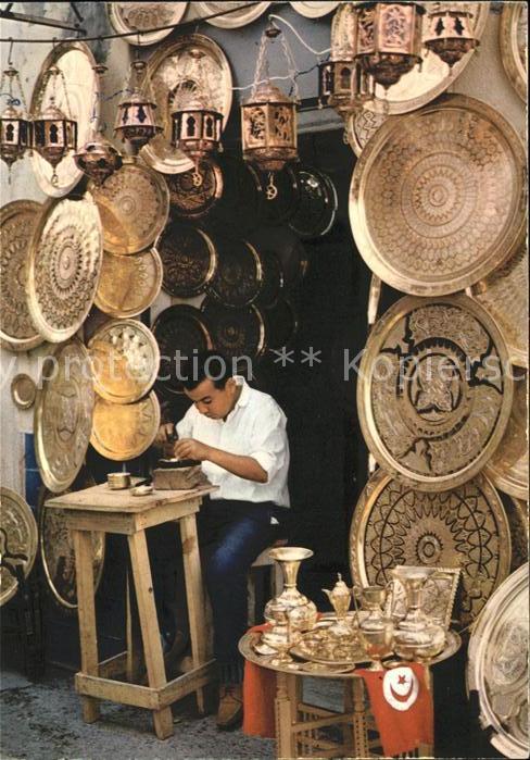 Tunis Artisan du cuivre dans les Souks