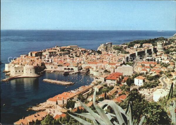 Dubrovnik Ragusa Bllick zum Hafen Festung