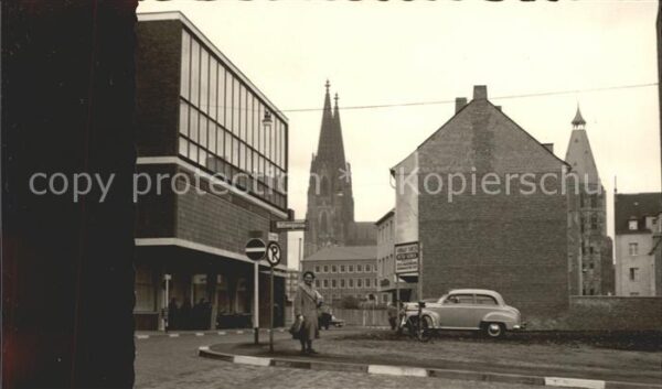 Koeln Rhein Altes und neues Köln Münsterkirche