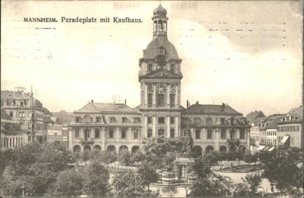 Mannheim Paradeplatz mit Kaufhaus