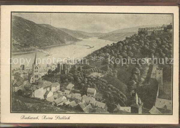 Bacharach Rhein mit Ruine Stahleck