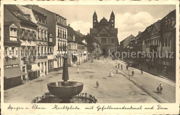 Speyer Rhein Marktplatz mit Gefallenendenkmal und Do