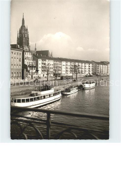 Frankfurt Main Mainpartie mit Dom Fährboot