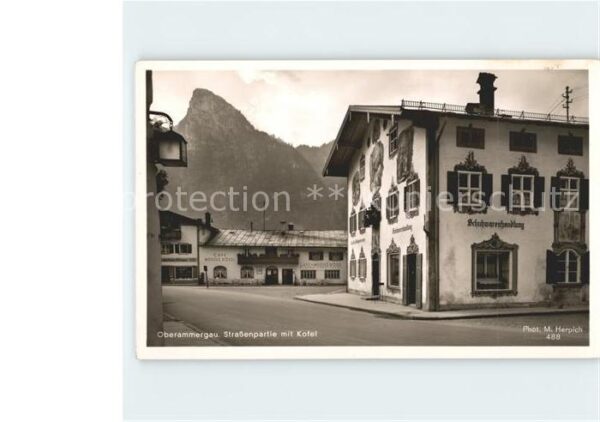 Oberammergau Strassenpartie mit Kofel Ammergauer Alp