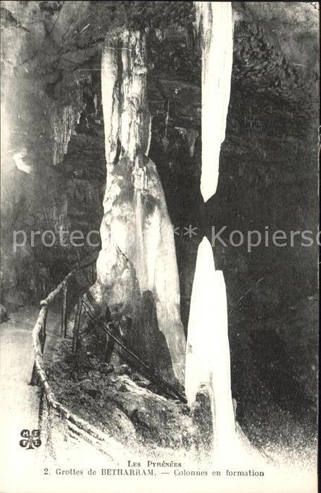 Hoehlen Caves Grottes Pyrenees Grottes de Betharram Colonnes
