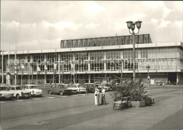 Dresden Kulturpalast Autos