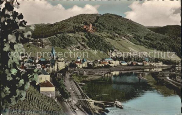 Kues an der Mosel Brücke Burg Weinberge