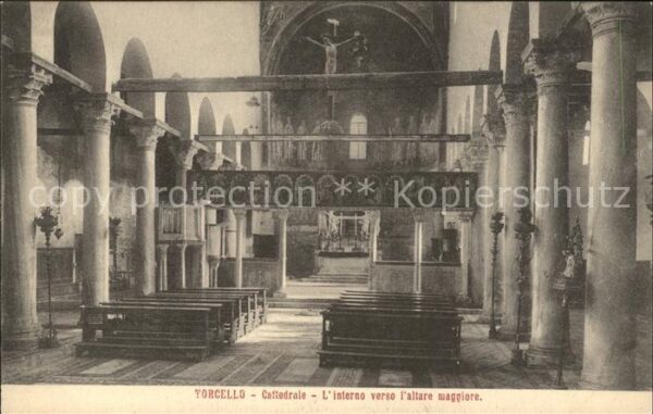 Torcello Cattedrale Interno verso l'altare maggi