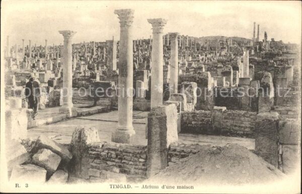 Timgad Ruines Romaines Atrium d_une maison Rui