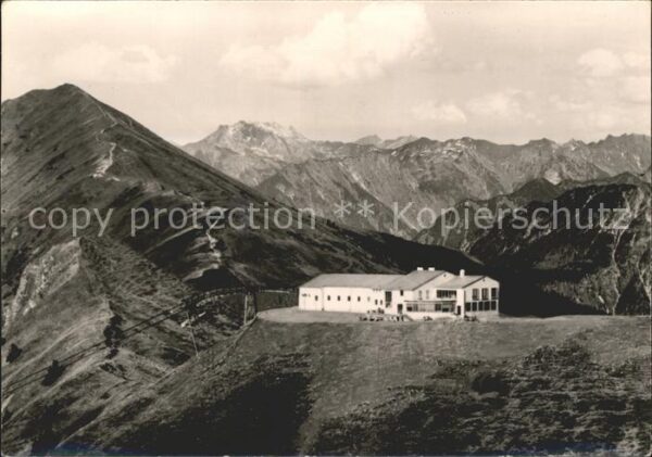 Riezlern Kleinwalsertal Vorarlberg Kanzelwandbahn Berggaststätte mit Nebel