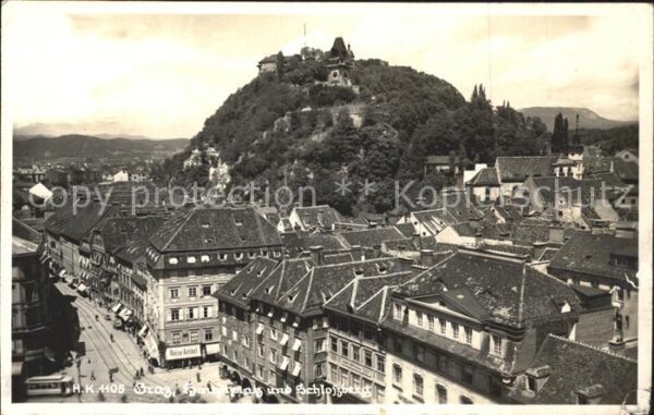 Graz Steiermark Hauptplatz mit Schlossberg