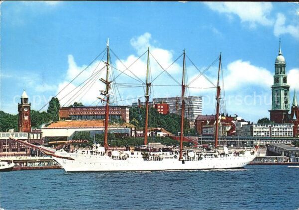 Segelschiffe St. Pauli Landungsbrücken St. Michaelis