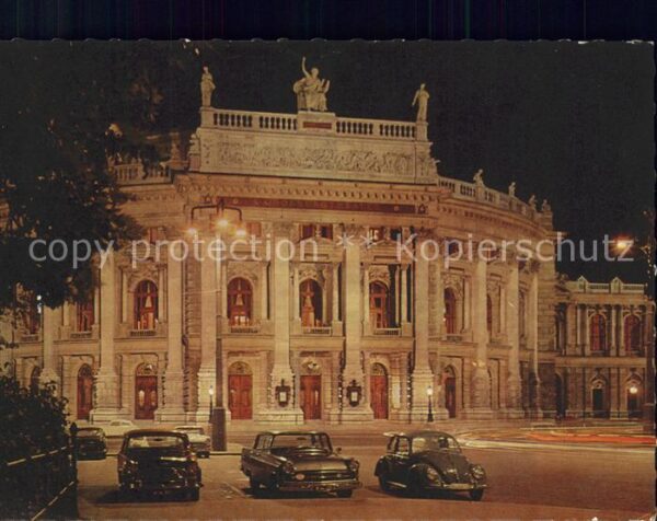 Theatergebaeude Burgtheater Wien bei Nacht Autos