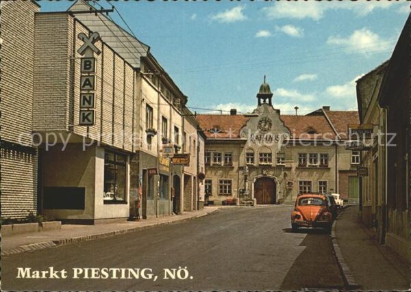 Markt Piesting Hauptstrasse mit Rathaus