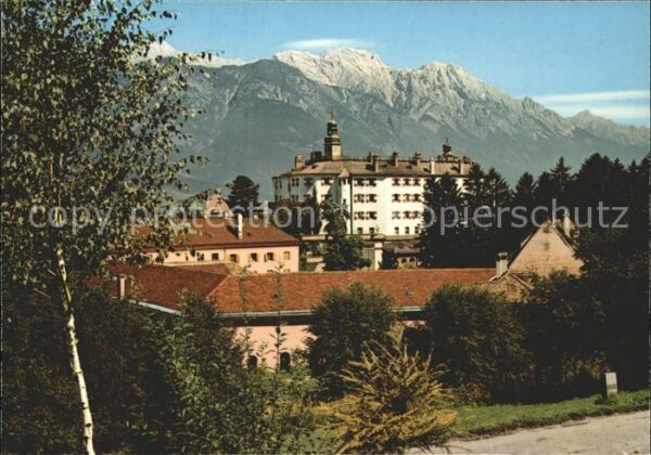 Innsbruck Schloss Ambras gegen Bettelwurf Karwend