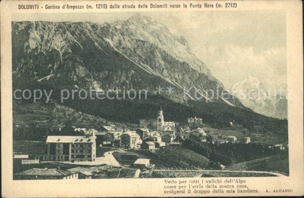 Dolomiti Cortina d``Ampezzo dalla strada delle D
