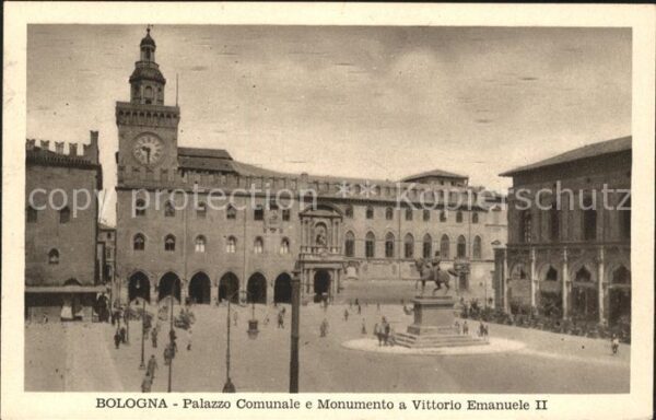 Bologna Palazzo comunale e monumento a Vittorio