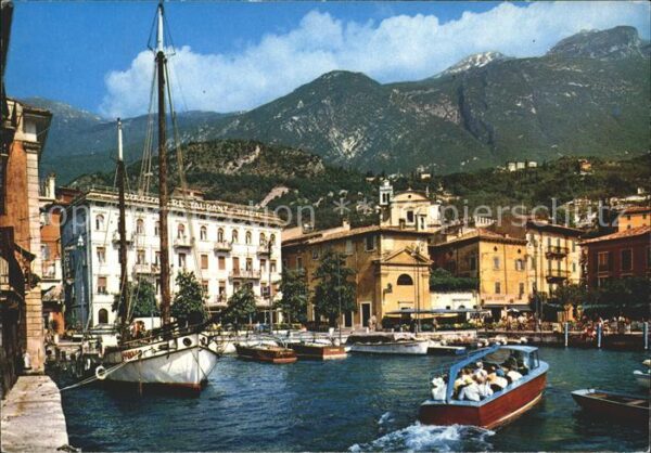 Malcesine Lago di Garda pittoresca piazza del porto malerische