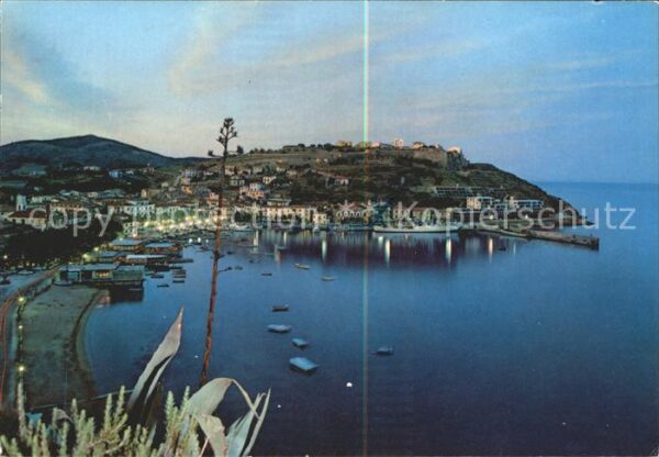 Isola d Elba Porto Azzuro notte
