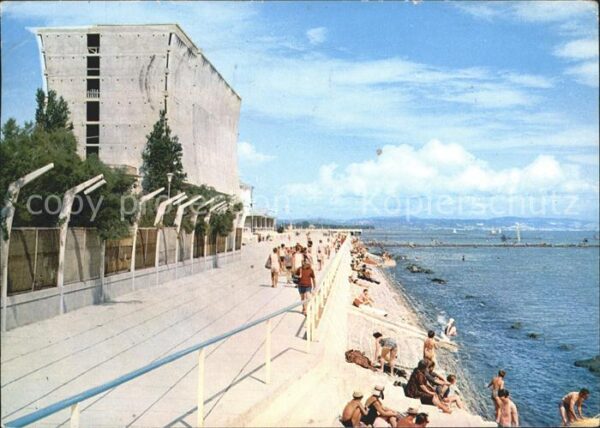 Grado Gorizia La passeggiata sullo sfondo Trieste
