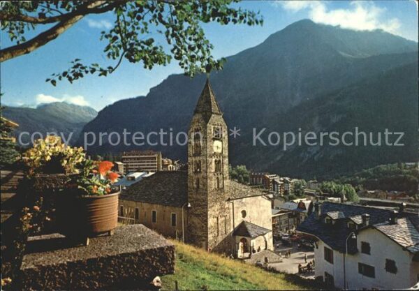 Courmayeur scorcio panoramico e chiesa Parrochiale