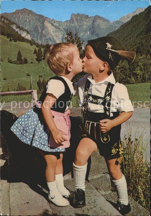 Kinder Child Enfants Kuss Trachten Tirol