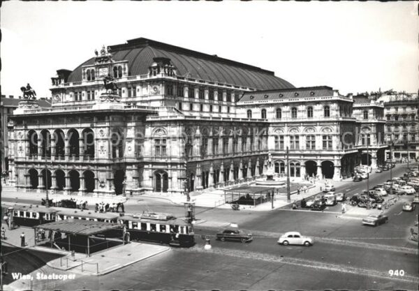 Opergebaeude Wien Staatsoper Strassenbahn