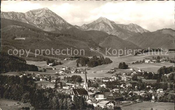 Siegsdorf Oberbayern mit Hochfelln und Hochgern