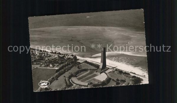 Laboe mit Marine Ehrenmal Fliegeraufnahme