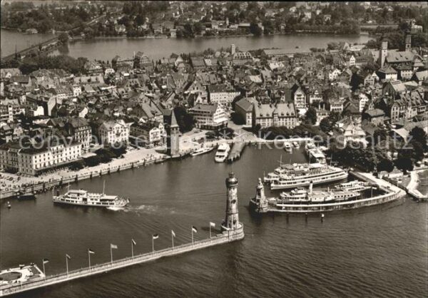 Lindau Bodensee Hafeneinfahrt Schiffe Fliegeraufnahme