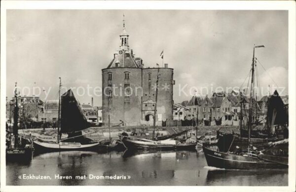 Enkhuizen Haven met Drommedaris Fischerboote