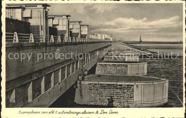 Den Oever Hollands Kroon 3 complexen van elk 5 uitwateringssluiz