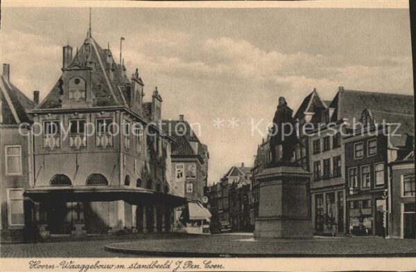 Hoorn Waaggebouw met standbeeld JP Coen Statu