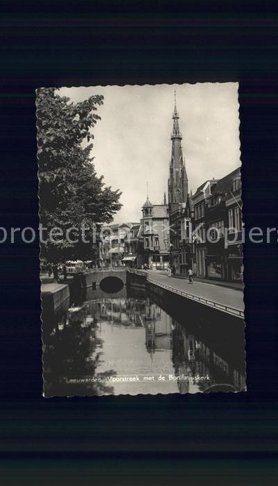 Leeuwarden Voorstreek met de Bonifatiuskerk Kanal