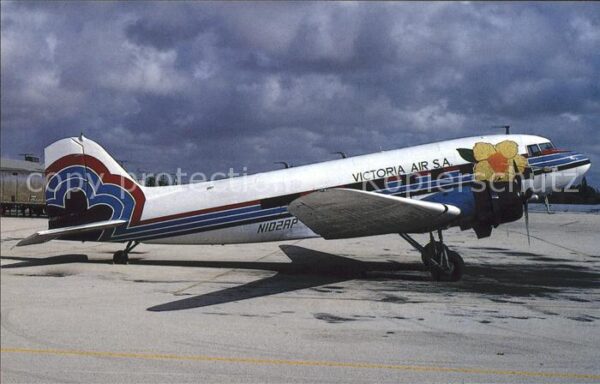 Flugzeuge Zivil Douglas DC-3-210D c/n 2257 N102AP Victo