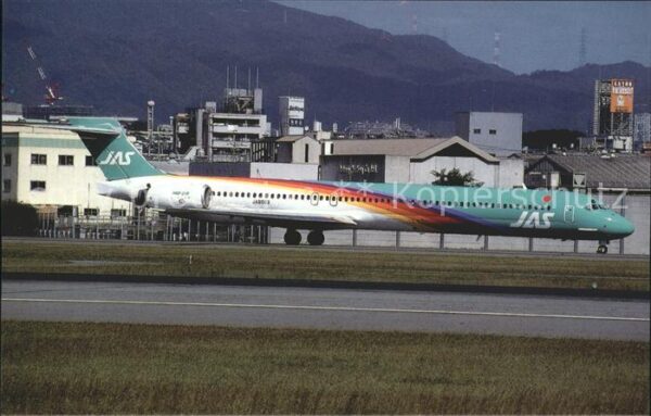 Flugzeuge Zivil McDonnell Douglas MD-90 JA8062 JAS