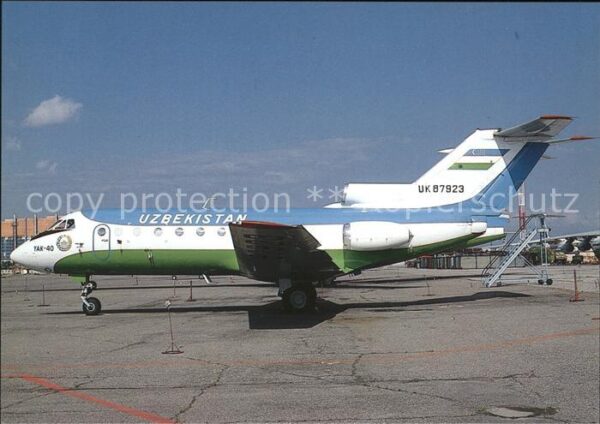 Flugzeuge Zivil Uzbekistan Airways Yakovlev 40 UK-87923