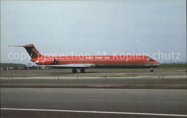 Flugzeuge Zivil New York Air McDonnell Douglas MD-80 N8