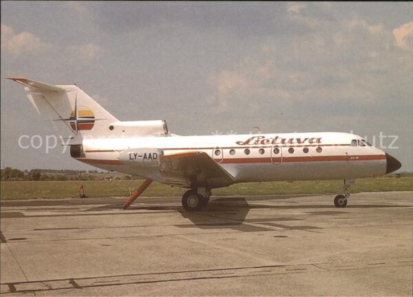 Flugzeuge Zivil Lietuva Yak-40 LY-AAD