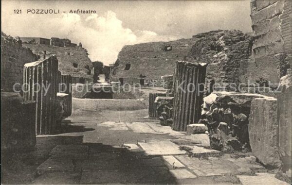 Pozzuoli Anfiteatro Amphitheater Ruinen antike S