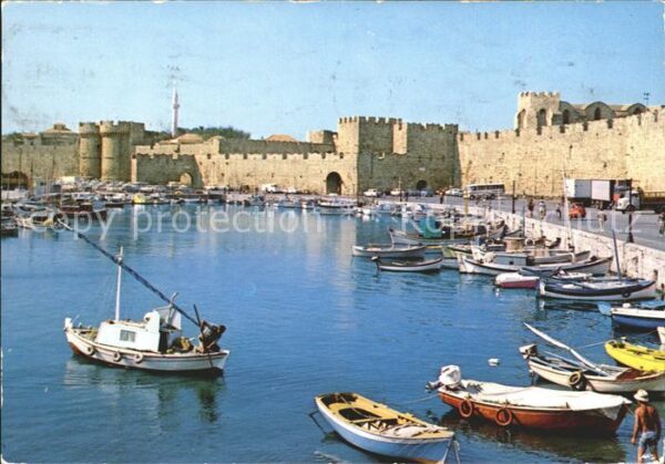 Rhodos Rhodes Aegaeis Alter Hafen mit mittelalterlichen Stadt