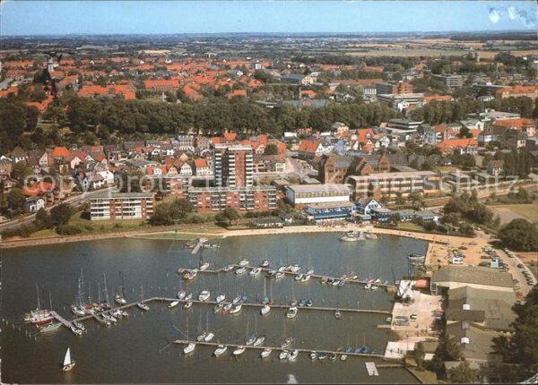 Schleswig Holstein Hotel Strandhalle mit Bootshafen Fliege