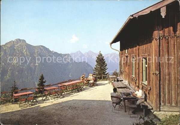 Tegelberghaus Terrasse mit Säuling Gernspitze und Sch
